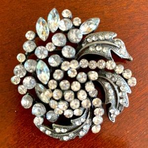 Beautiful vintage brooch